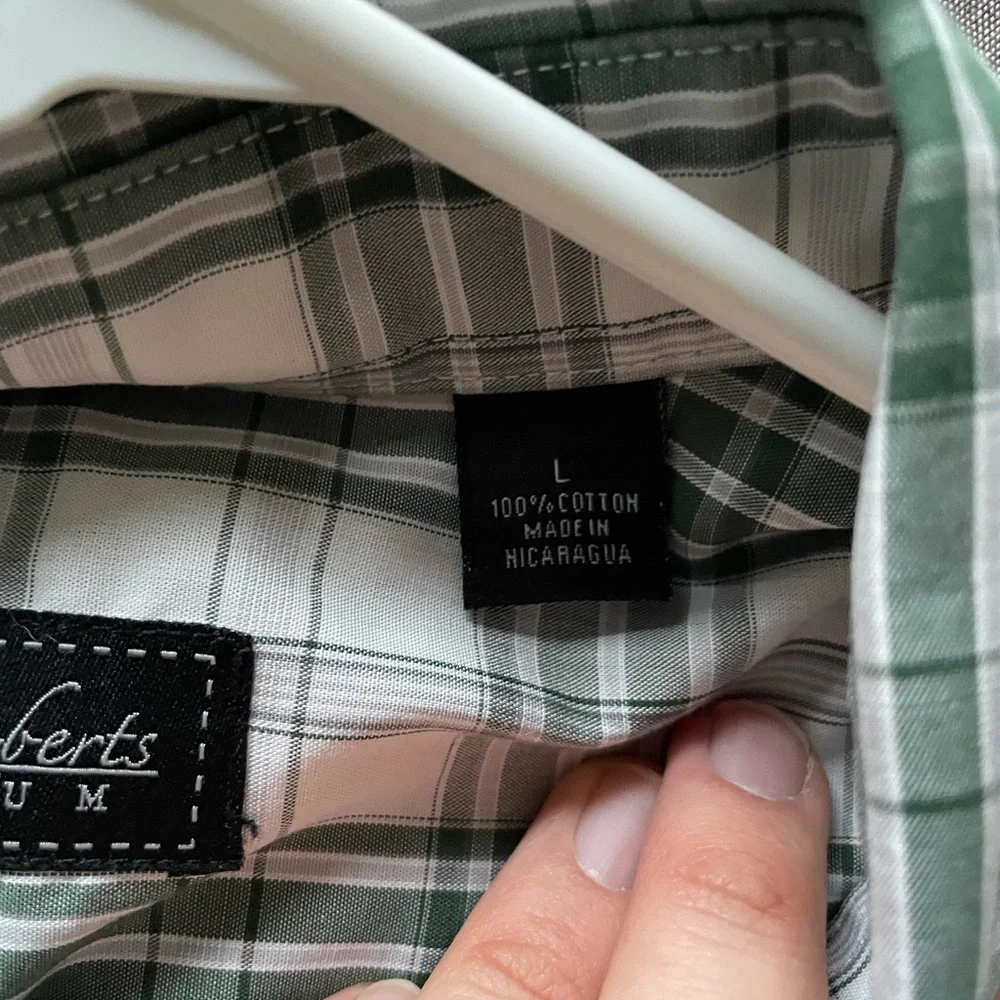 Kenneth Roberts Platinum Button Down 100% Cotton